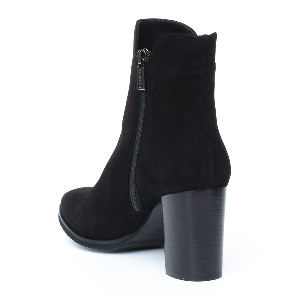 Stivaletto Nero Scamosciato con Tacco Grosso Elegante