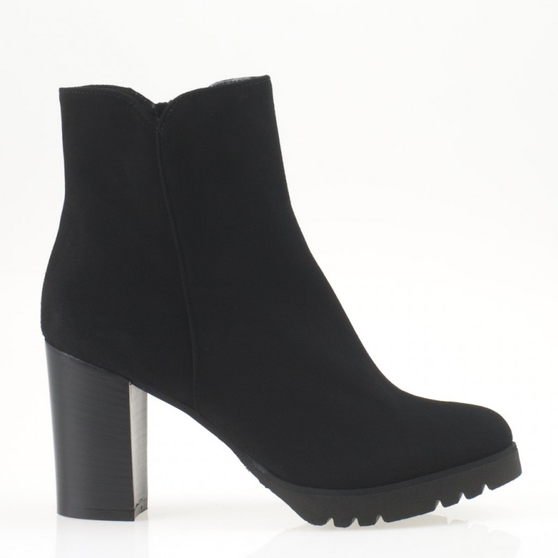 Stivaletto nero con plateau
