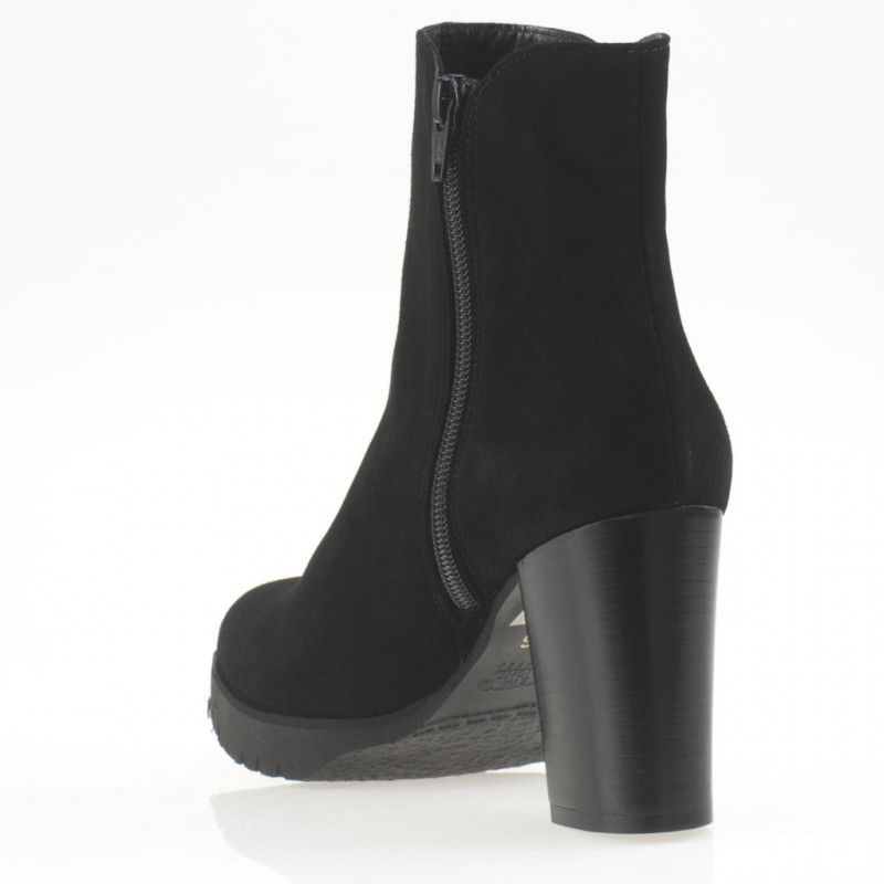 Stivaletto nero con plateau