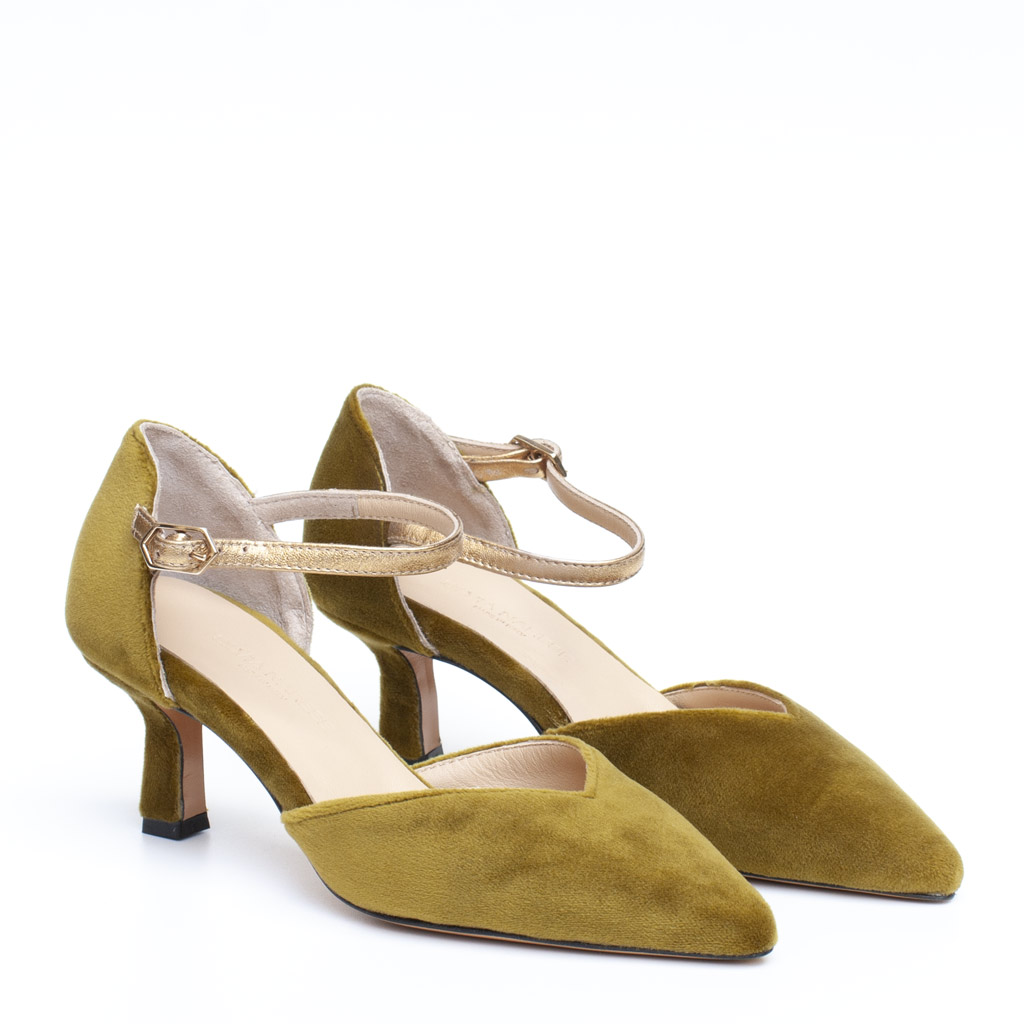 acid-green velvet shoe with an elegant medium heel