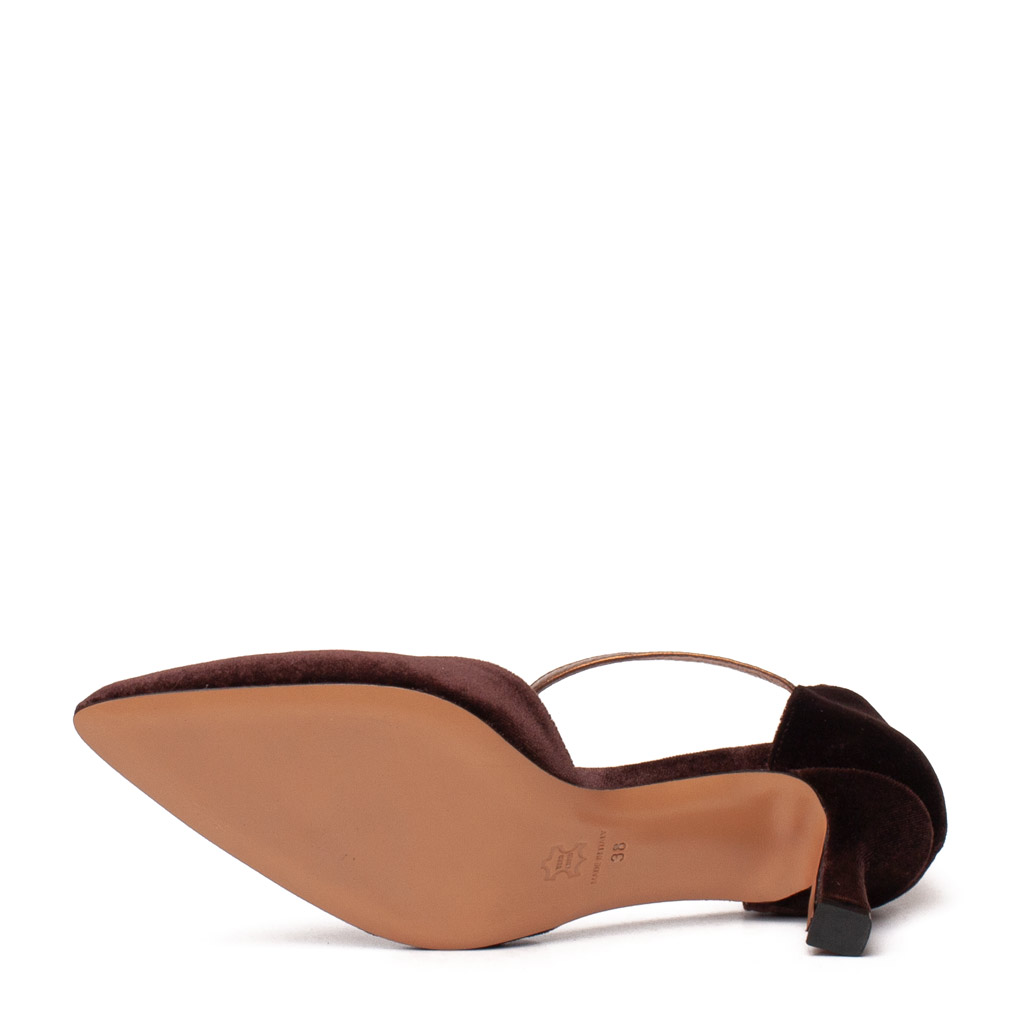 Scarpa décolleté elegante velluto marrone cioccolato tacco medio 6 cm cinturino bronzo