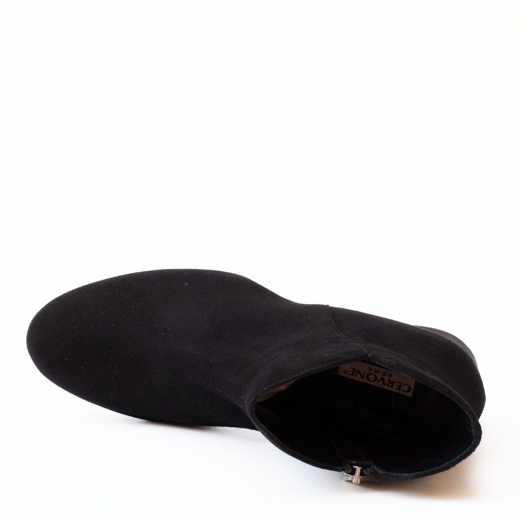 Stivaletto nero con plateau e tacco medio