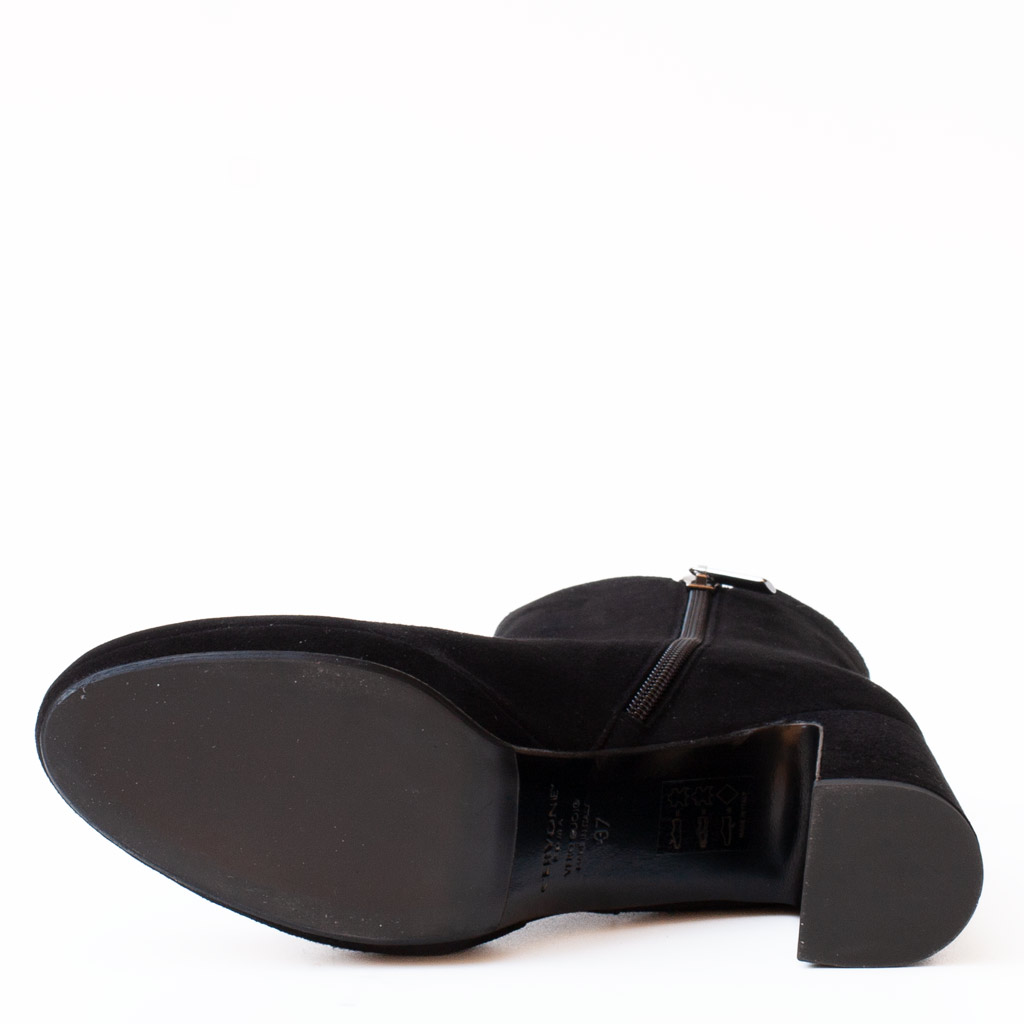 Stivaletto nero con plateau e tacco medio
