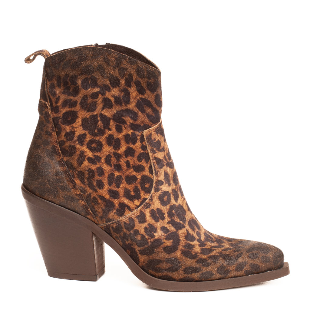 Leopard-print suede Texan ankle boots with high heels