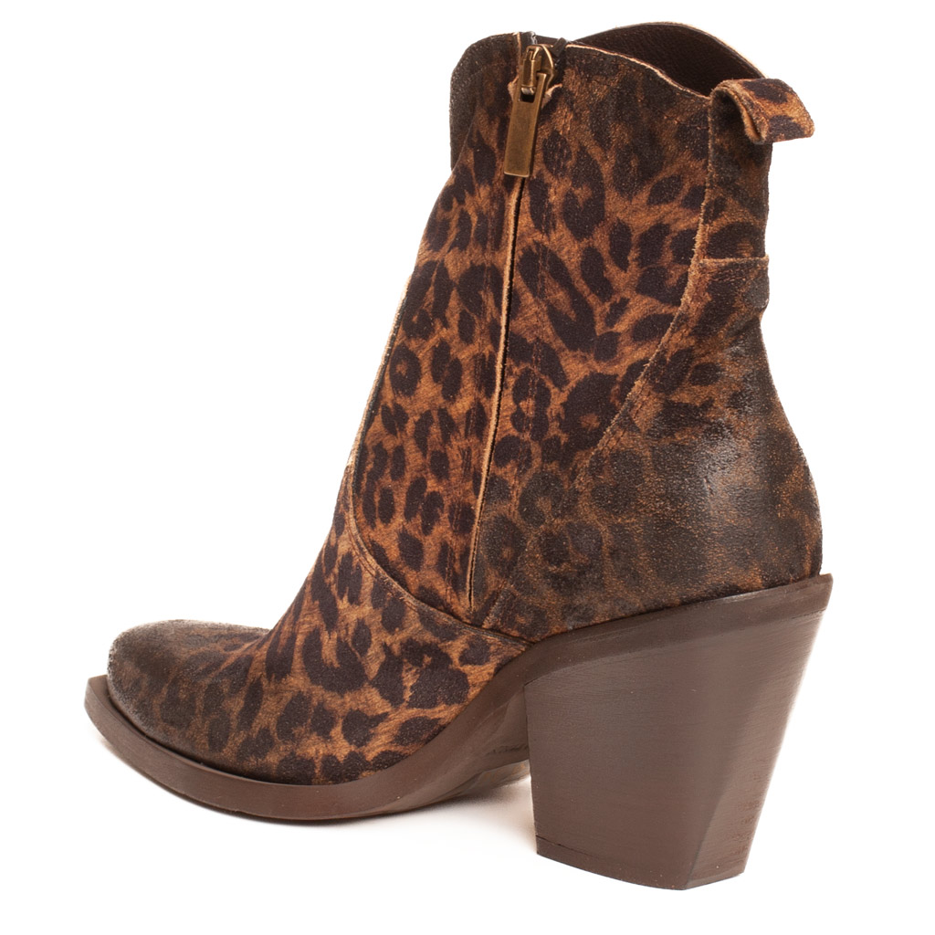 Leopard-print suede Texan ankle boots with high heels