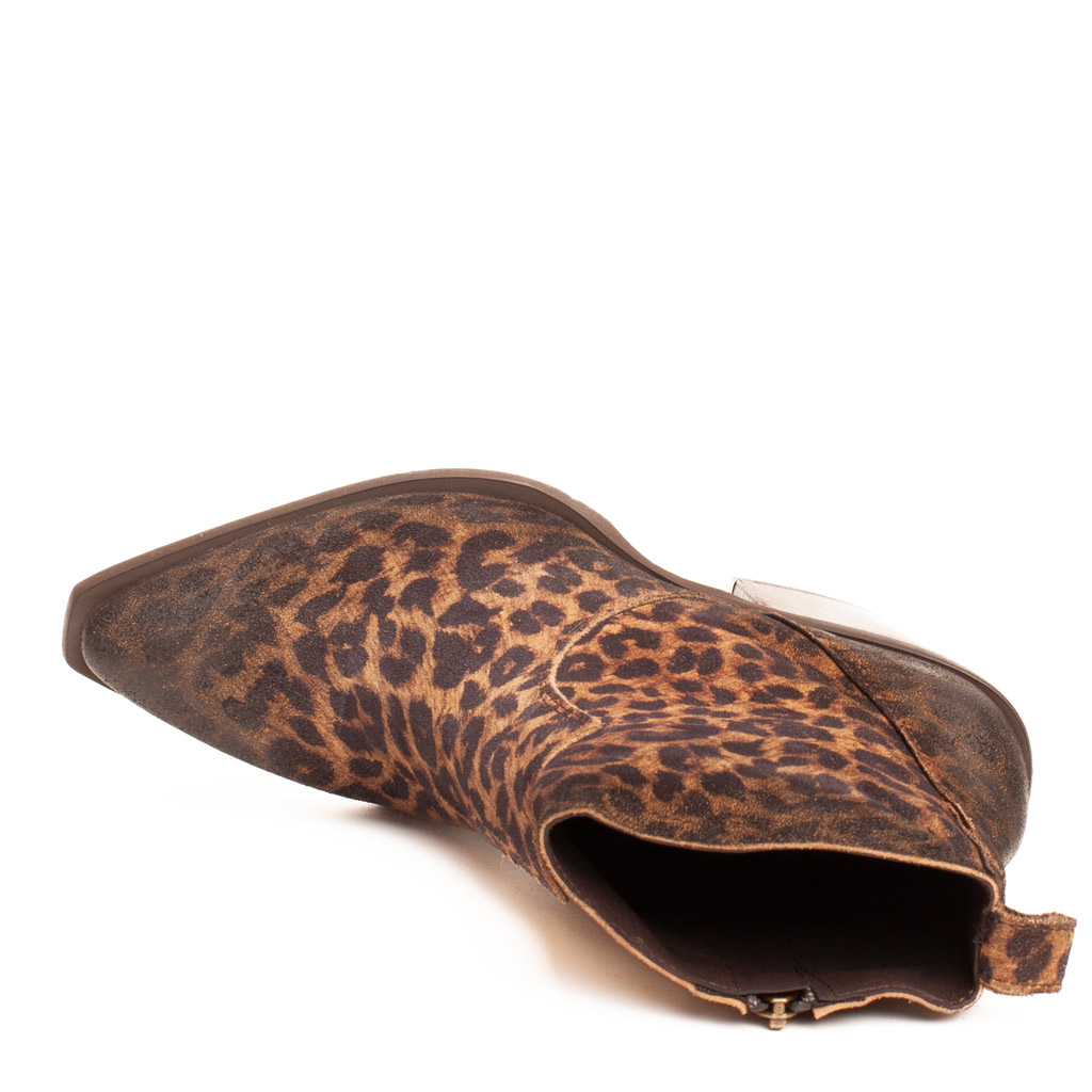Leopard-print suede Texan ankle boots with high heels