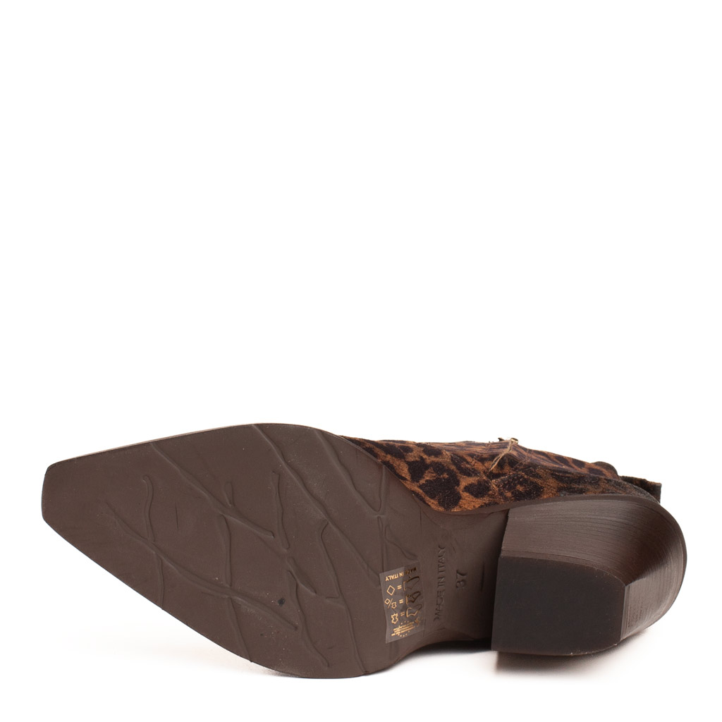 Leopard-print suede Texan ankle boots with high heels
