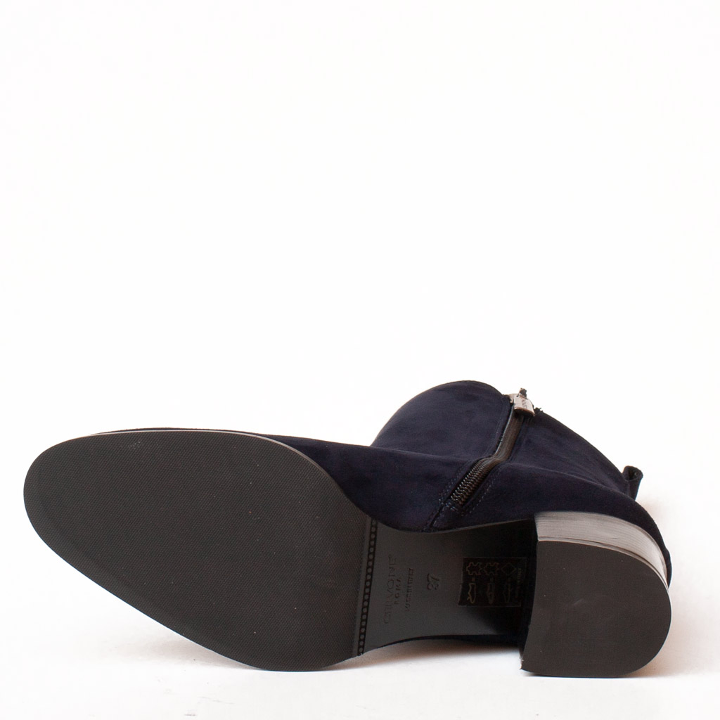 eleganti stivaletti in camoscio blu con tacco a blocco medio di Cervone