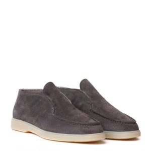 Mocassino alto in camoscio grigio foderato in pelliccia con suola para color panna