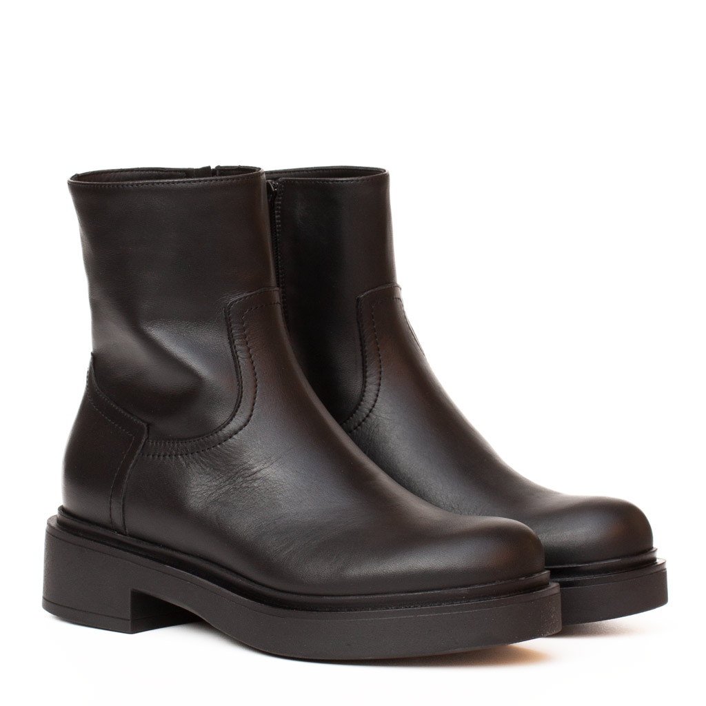 Stivaletto biker in pelle nera con platform e cerniera laterale Emanuela Passeri suola in gomma