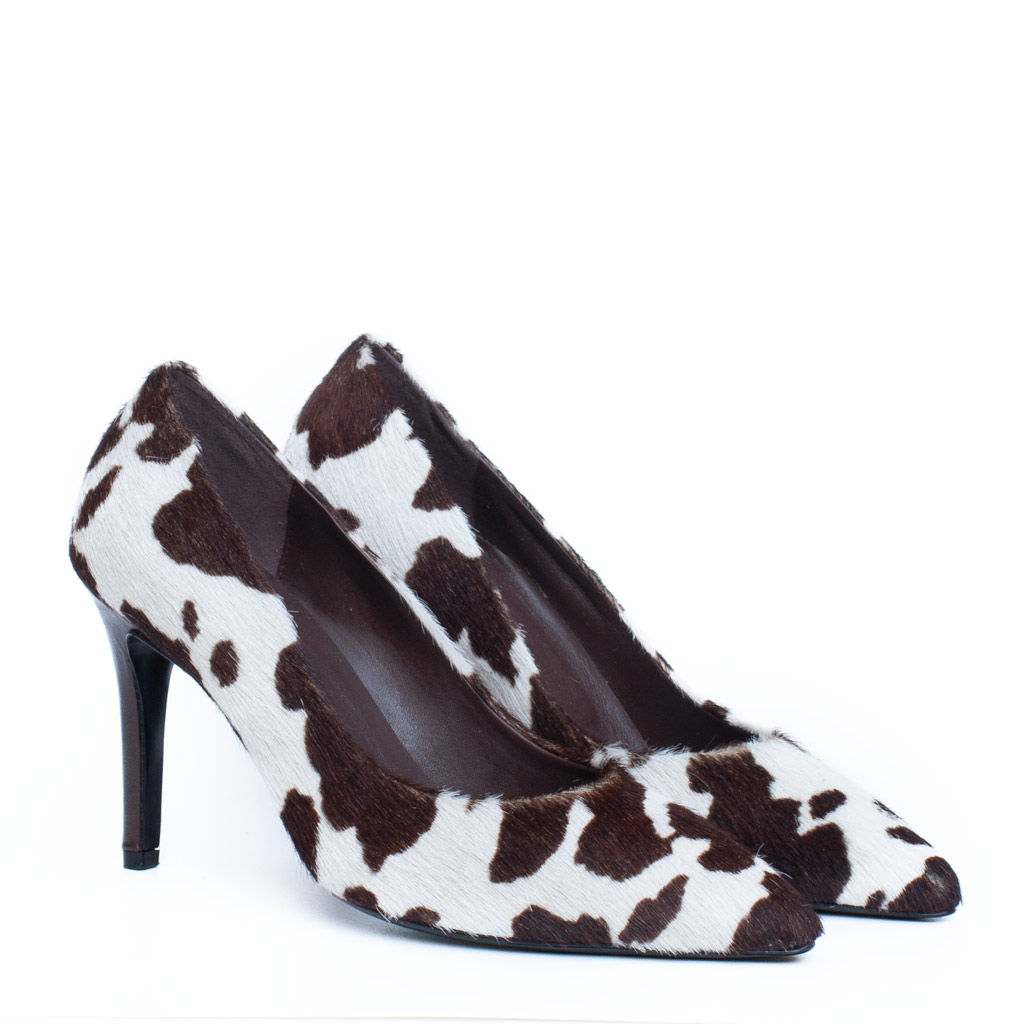 High-heeled pumps in brown and white cow-print pony skin, with a tapered toe and black sole, Made in Italy by Silvia Narese