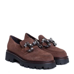 mocassino camoscio marrone con morsetto di strass e suola carrarmato