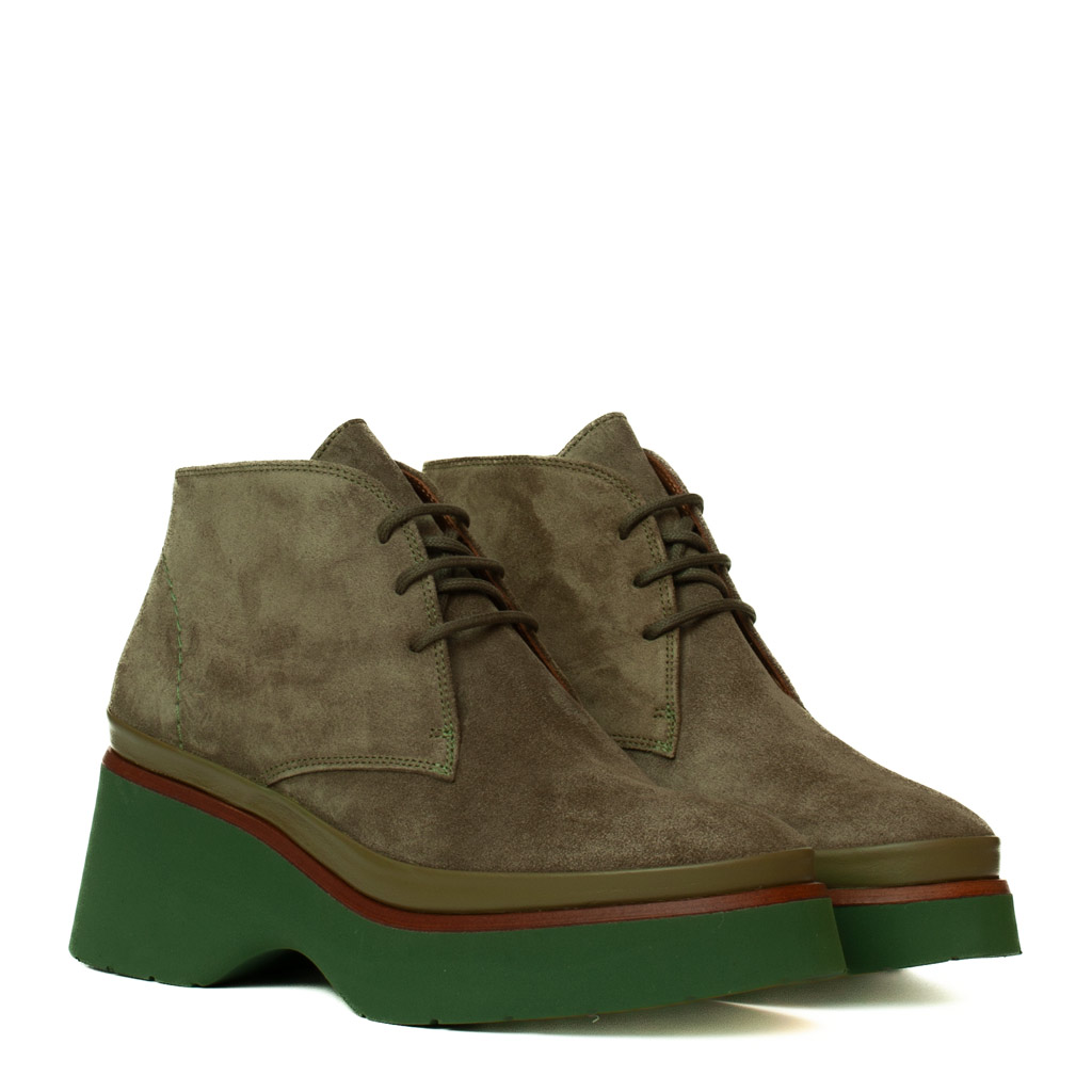 scarpe Raquel allacciate Pons Quintana in camoscio color verde su platform verde
