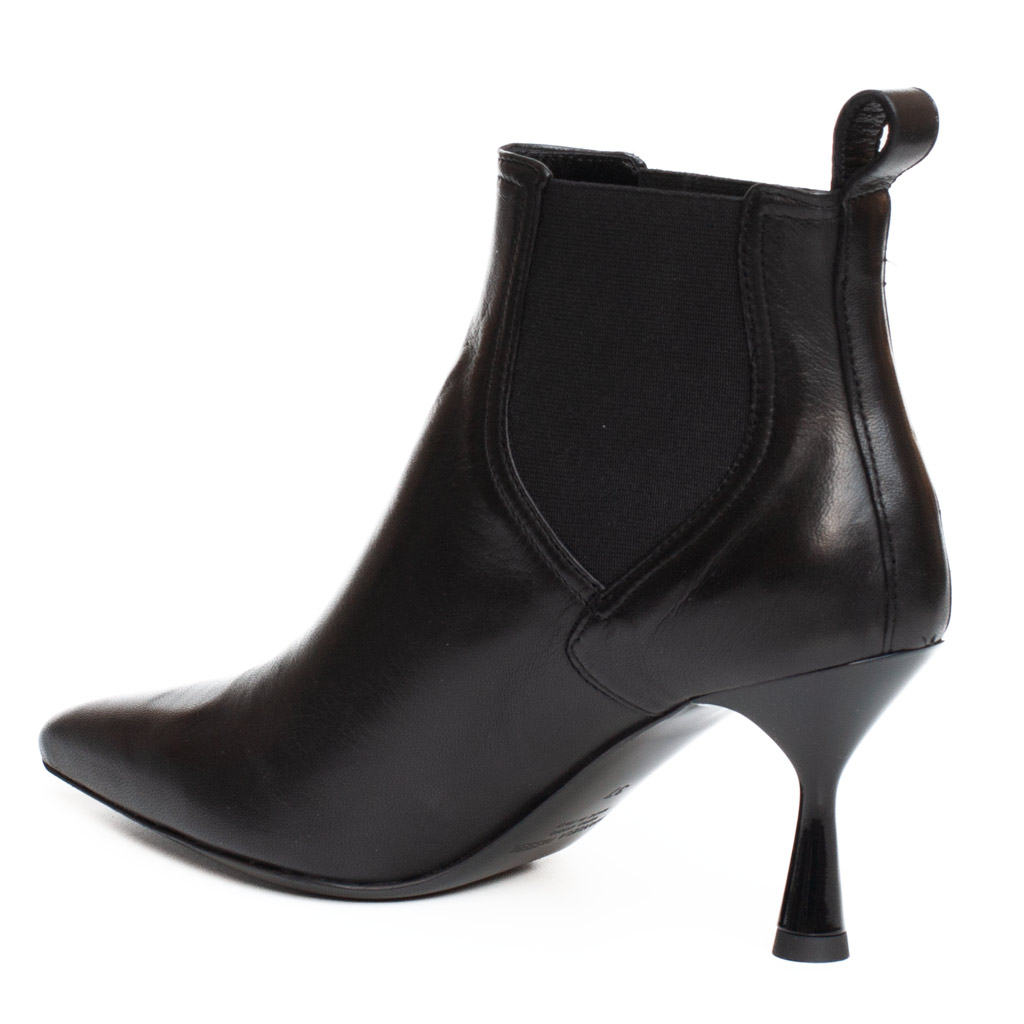 Stivaletto Chelsea Vitello Nero Tacco Rocchetto