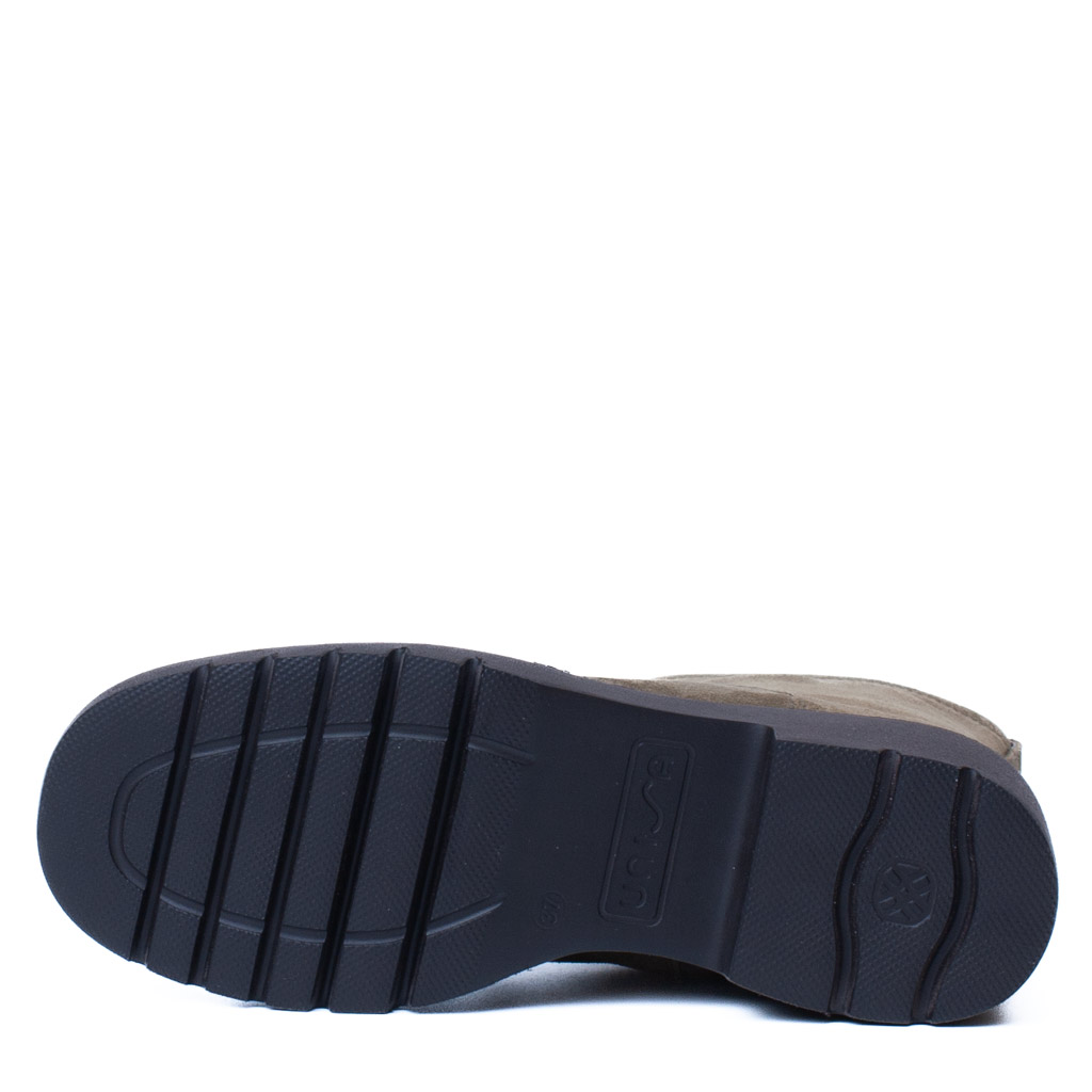 Stivaletto donna in camoscio verde militare con para e cerniera laterale