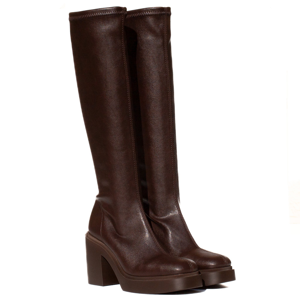 stivale elasticizzato marrone con platform e tacco largo di Miss Elastic