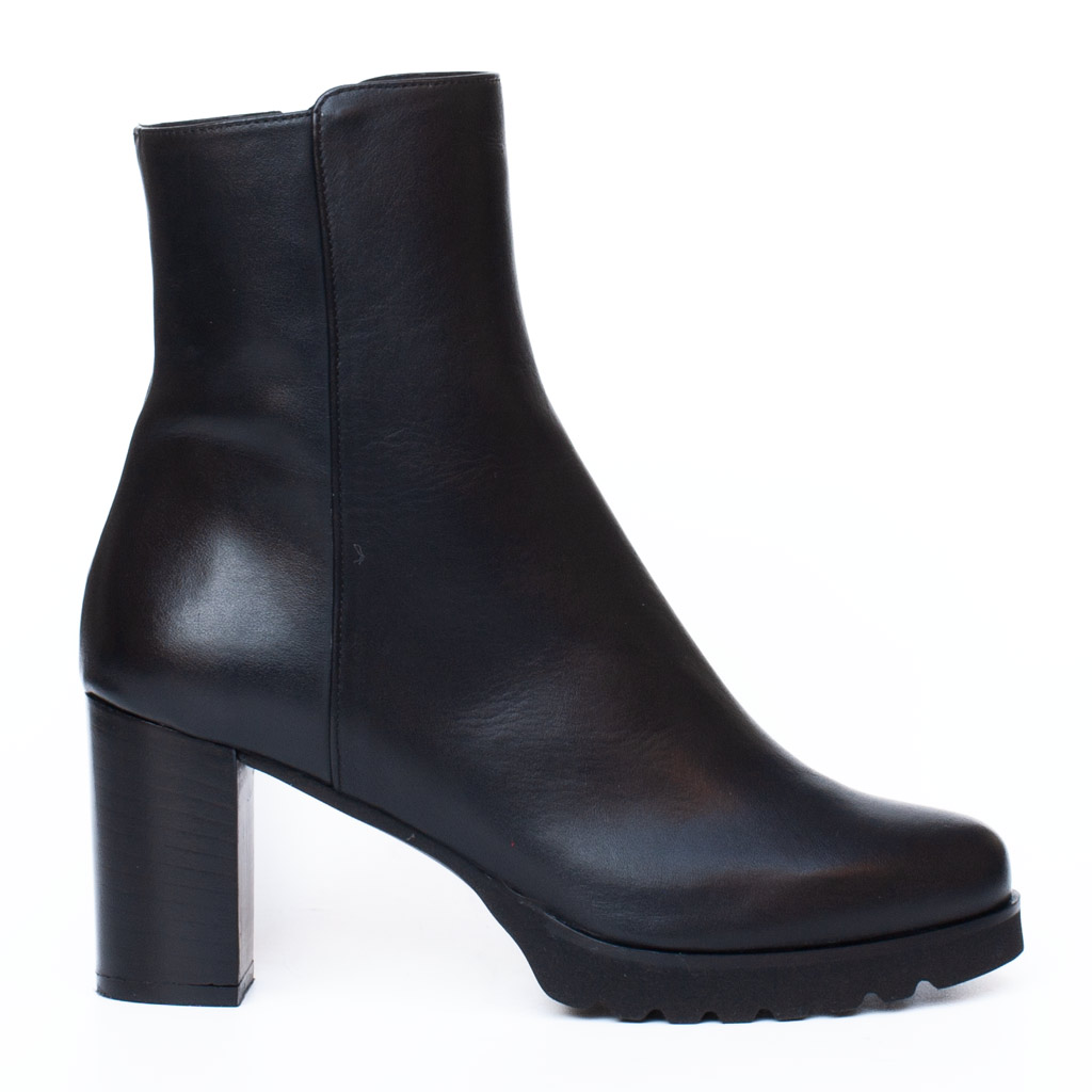 Stivaletto Cervone in Pelle Nera con Plateau e Cerniera