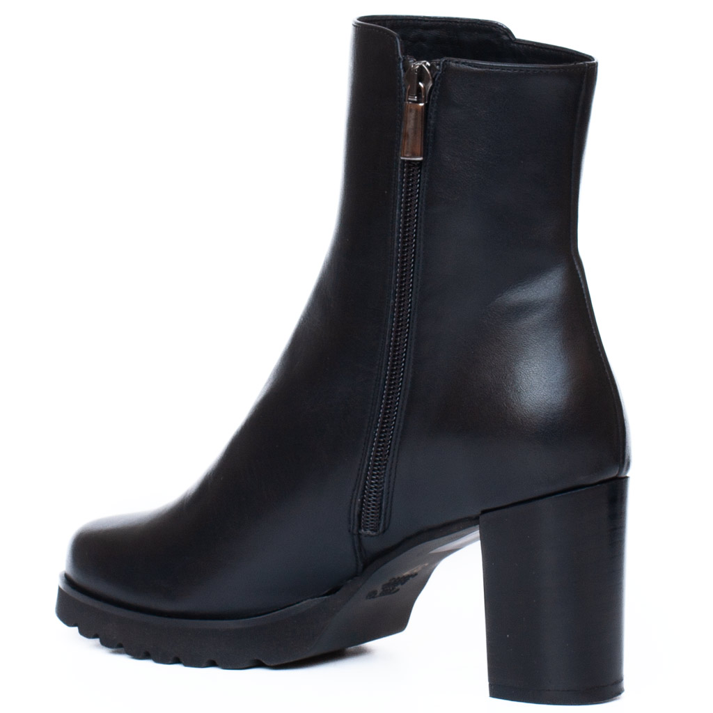 Stivaletto Cervone in Pelle Nera con Plateau e Cerniera