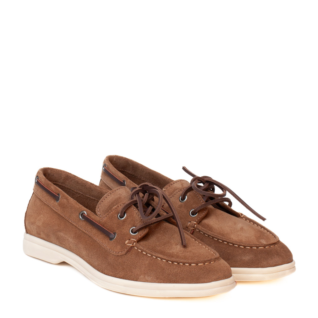 mocassini camoscio beige stile barca
