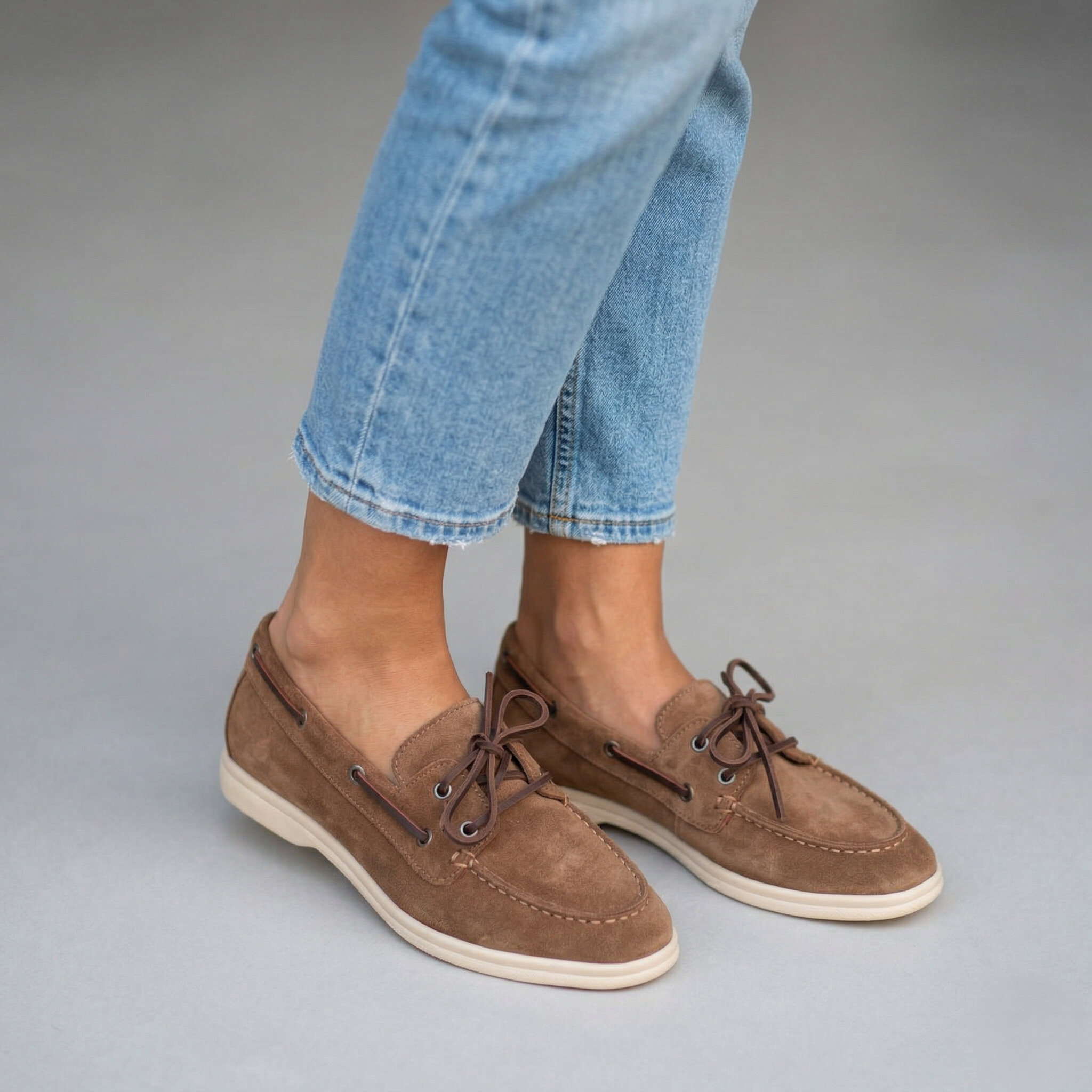 mocassini camoscio beige stile barca