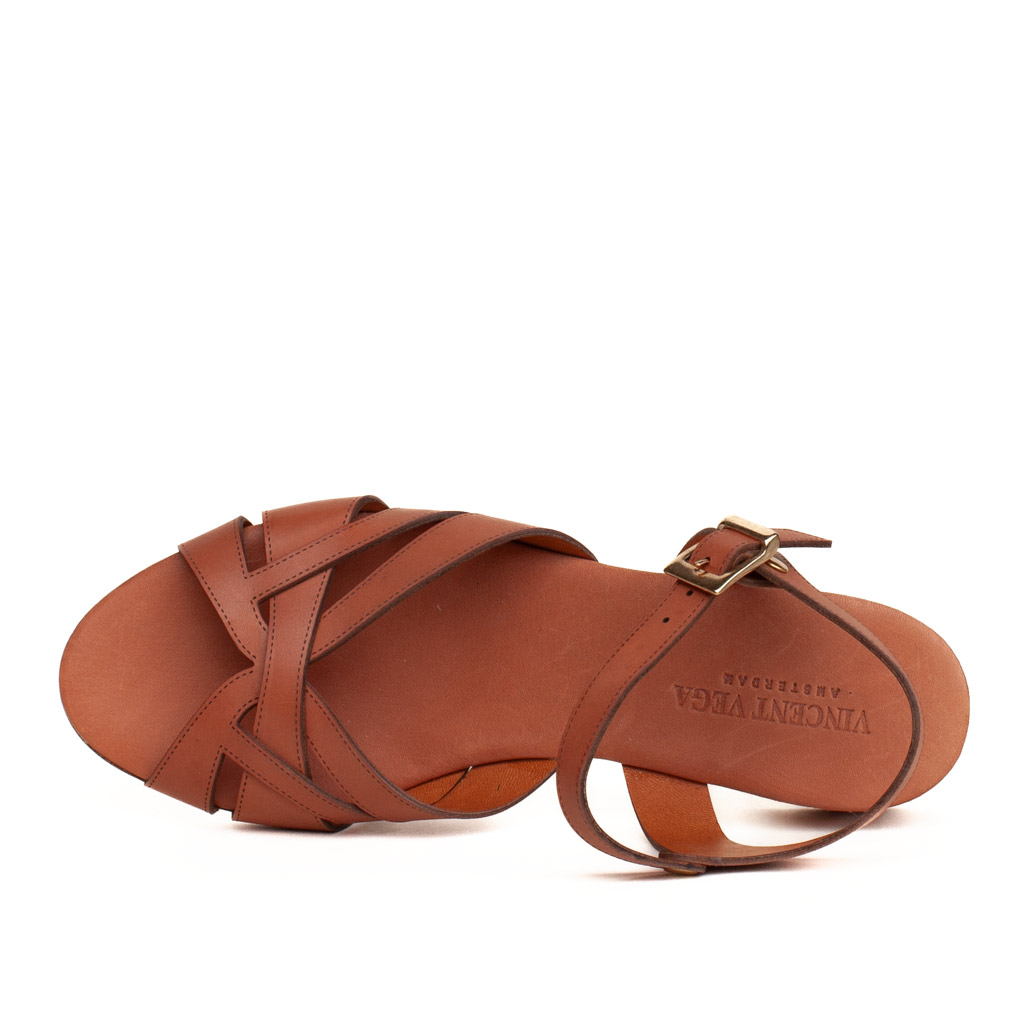 Flat sandals with a wide heel, made of leather