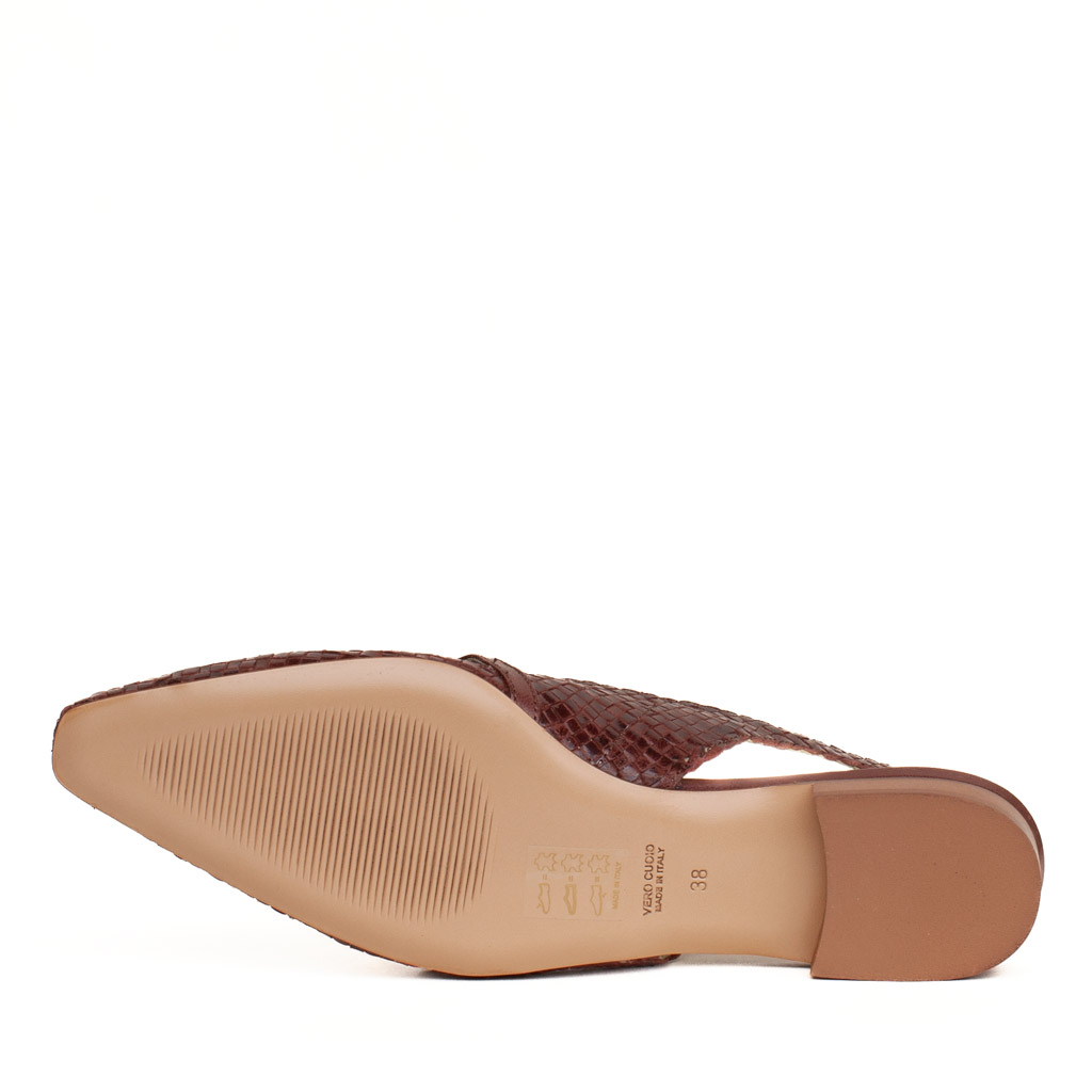 Brown woven leather flat shoe