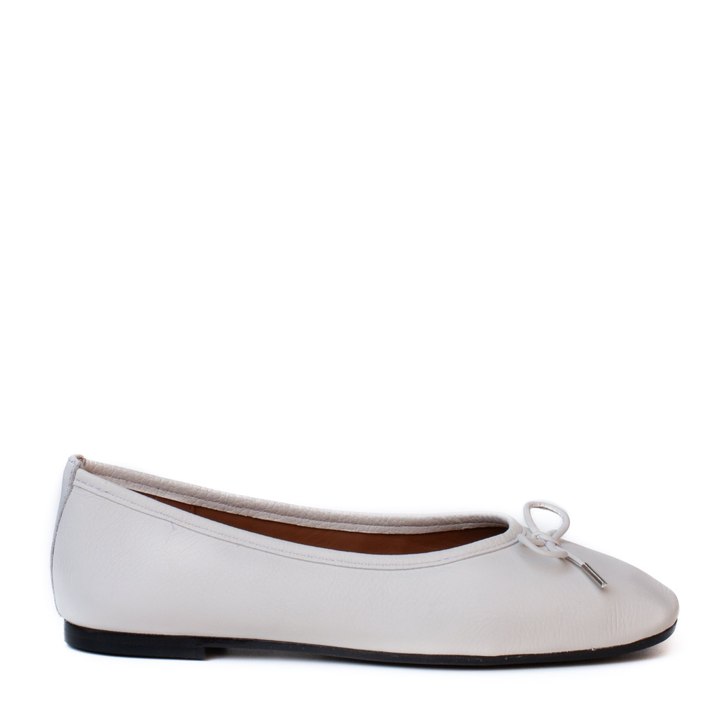 White Leather Ballet Flats with a Square Toe and Bow