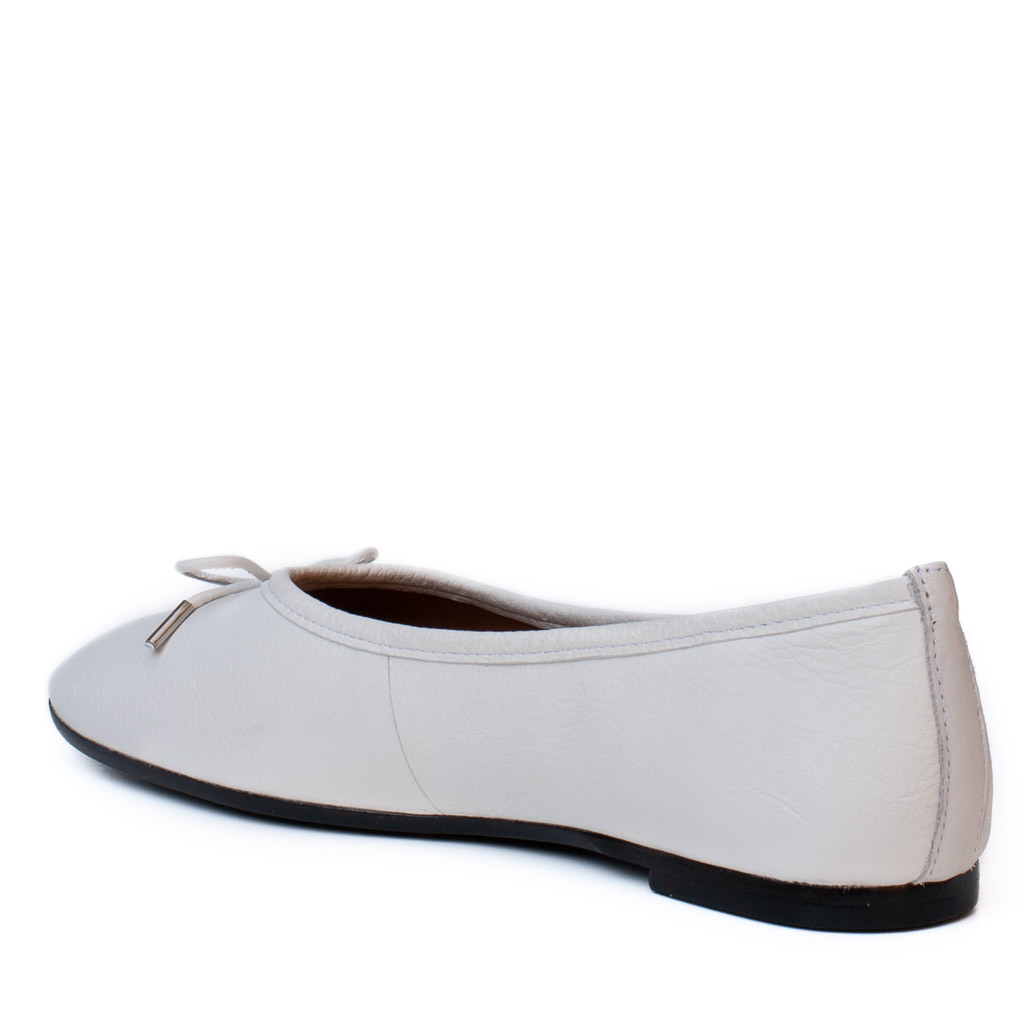 White Leather Ballet Flats with a Square Toe and Bow