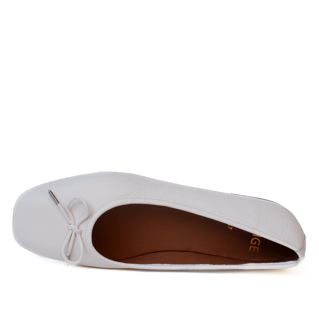 White Leather Ballet Flats with a Square Toe and Bow