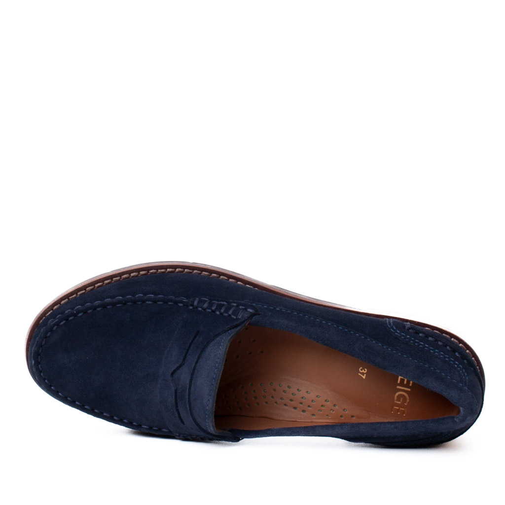 Women’s blue suede low-top moccasins