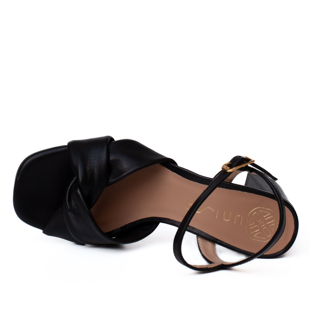 Unisa Medway black leather sandals with a wide heel