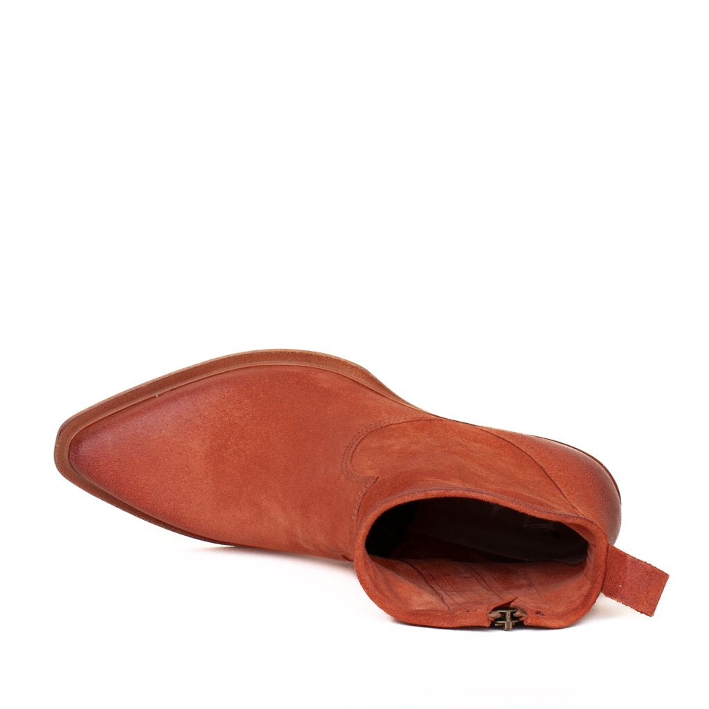 Stivaletto Texano in Camoscio Color Coccio