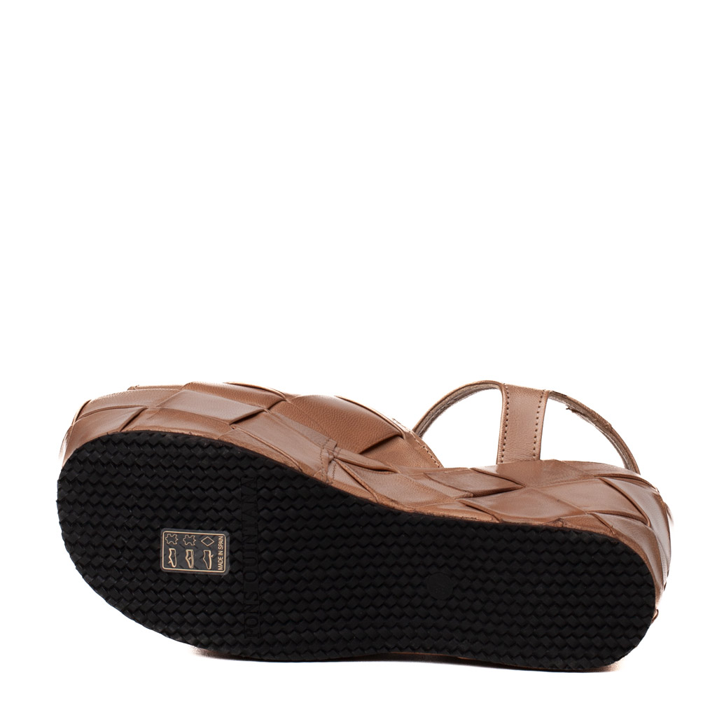 Pons Quintana Elisa wedge sandals in beige woven leather