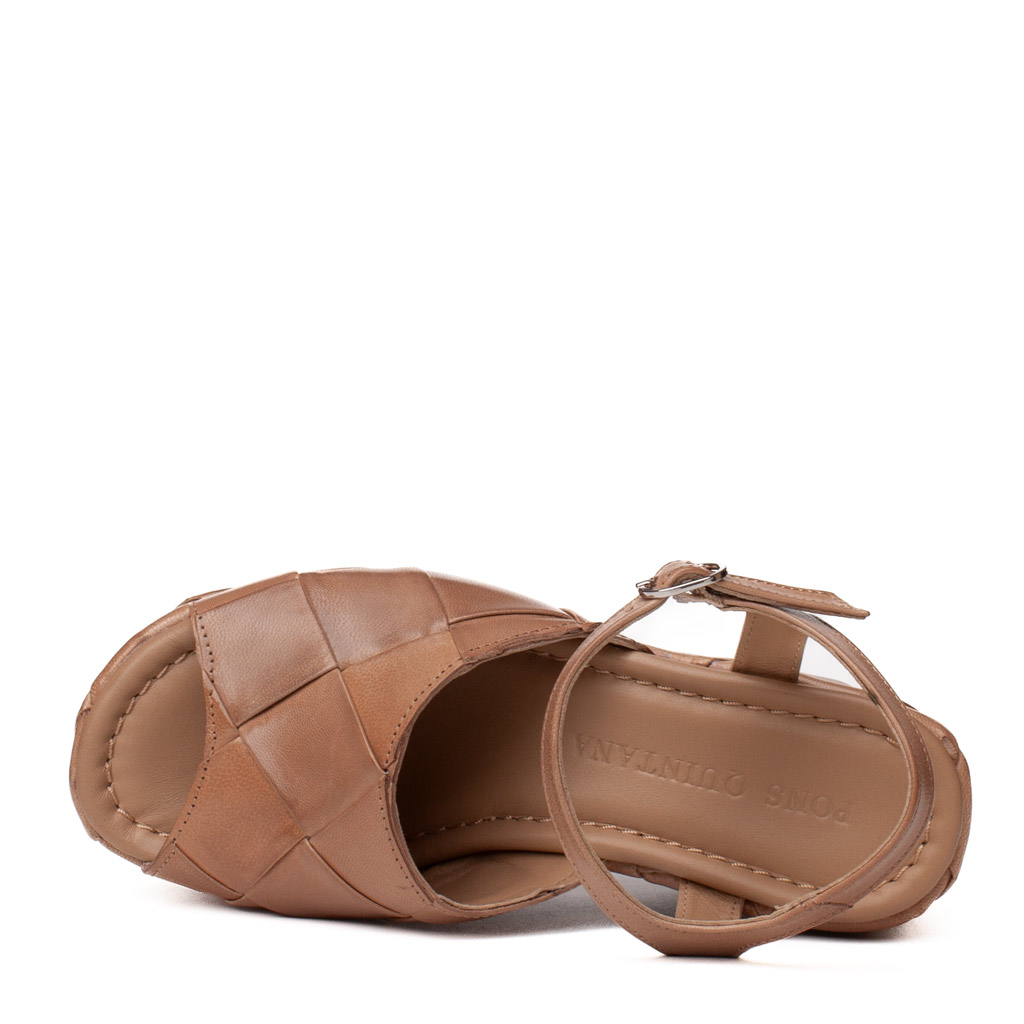 Pons Quintana Elisa wedge sandals in beige woven leather