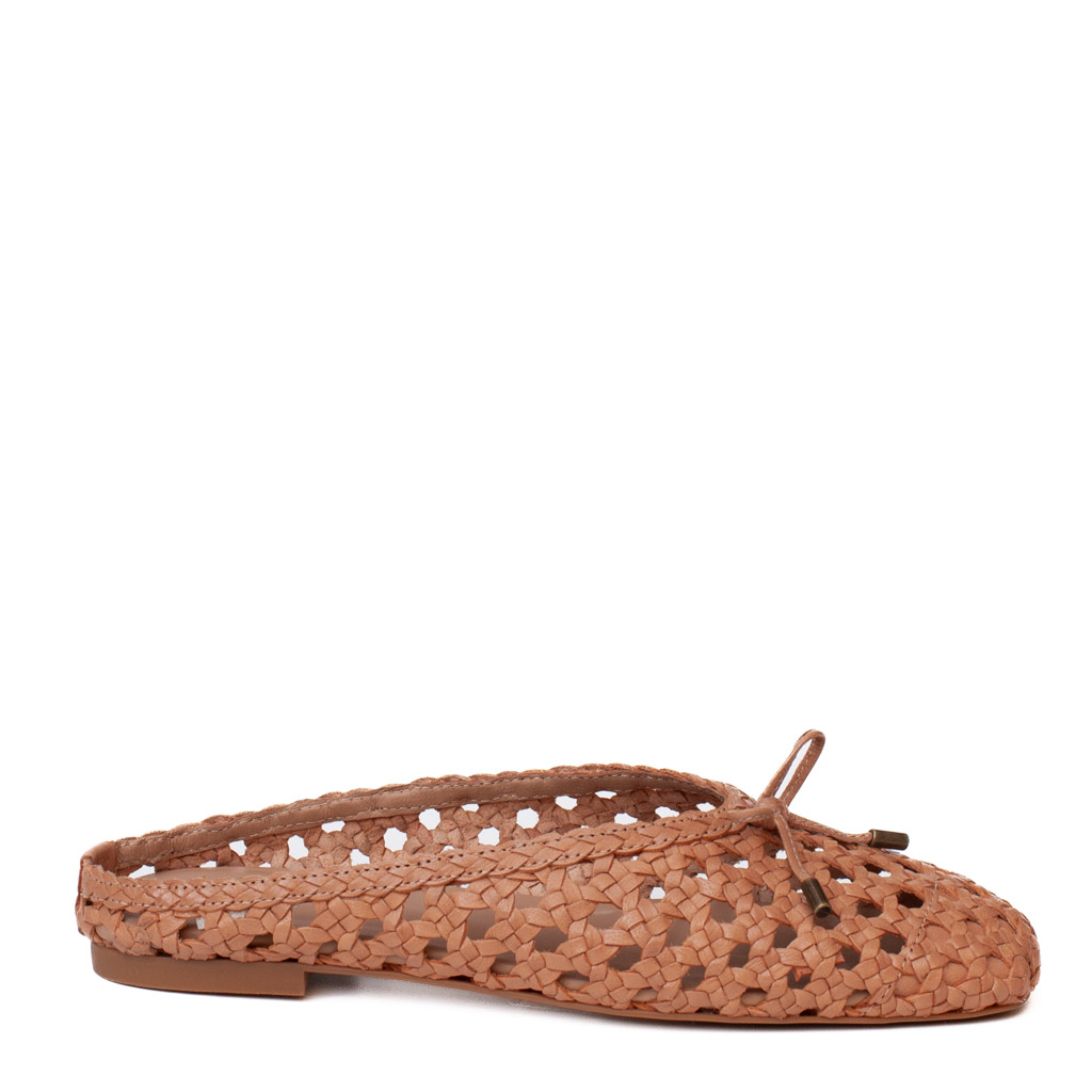 Sabot in pelle intrecciata beige Baelo Unisa