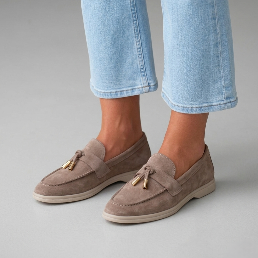 Mocassino camoscio beige nappina con suola barca bianca Bekk