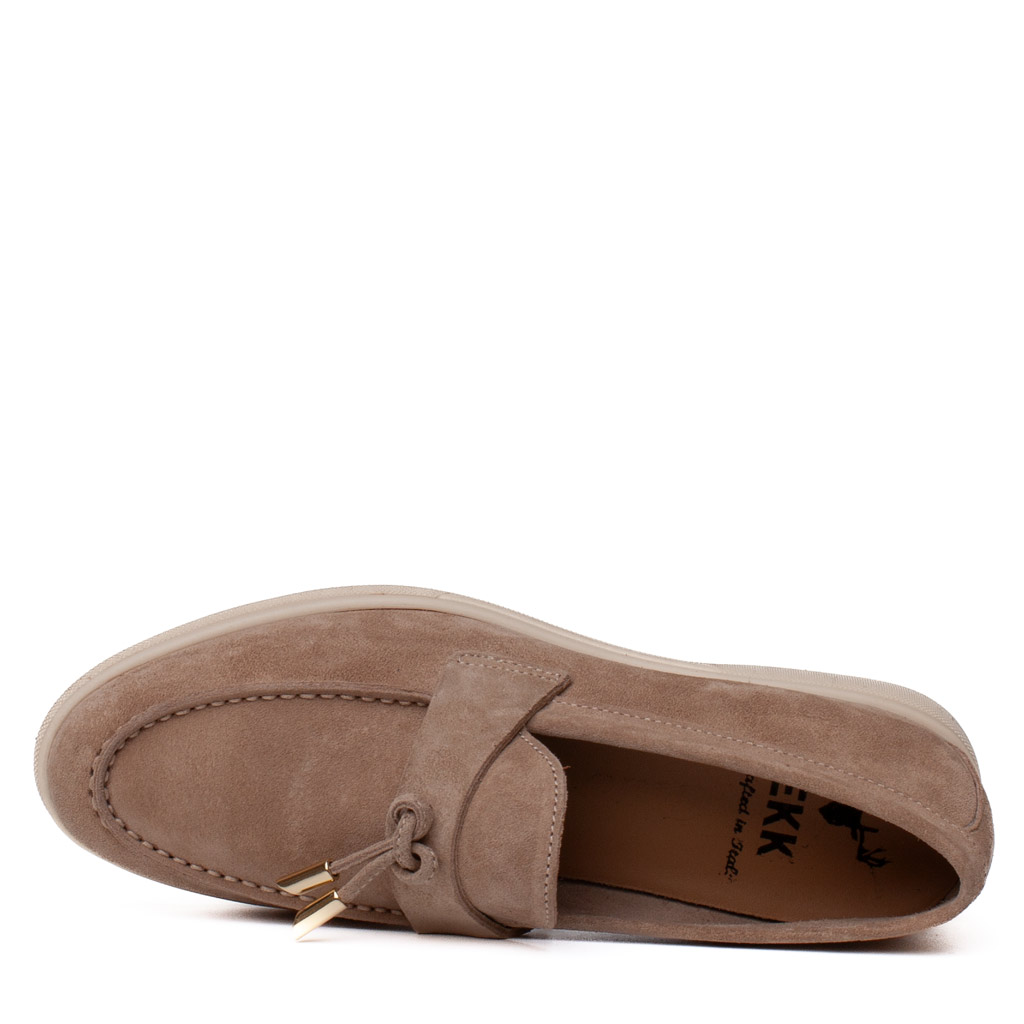 Bekk beige suede moccasin with tassel and boat sole