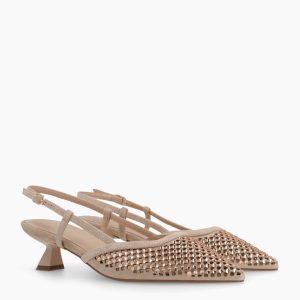 Scarpe slingback con strass in camoscio avorio del brand Lodi con tacco basso geometrico.
