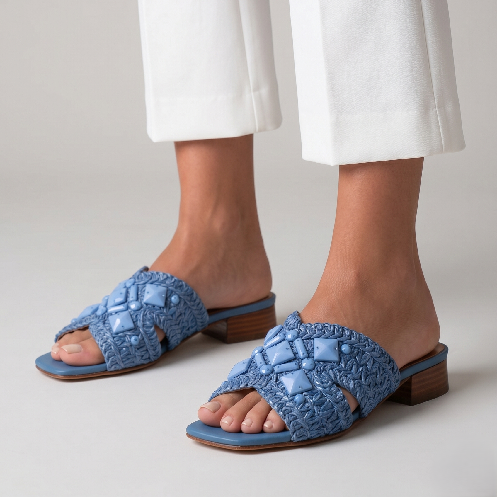 Ciabattina rafia azzurra cristalli elegante estiva