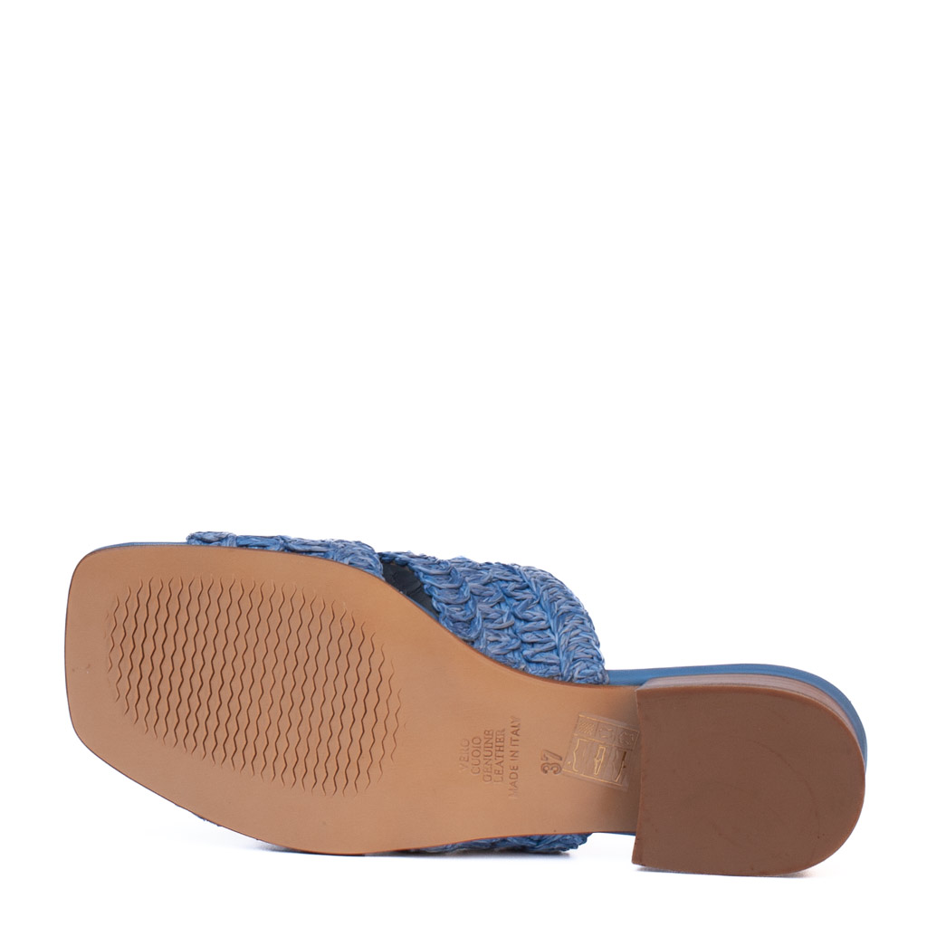 Ciabattina rafia azzurra cristalli elegante estiva