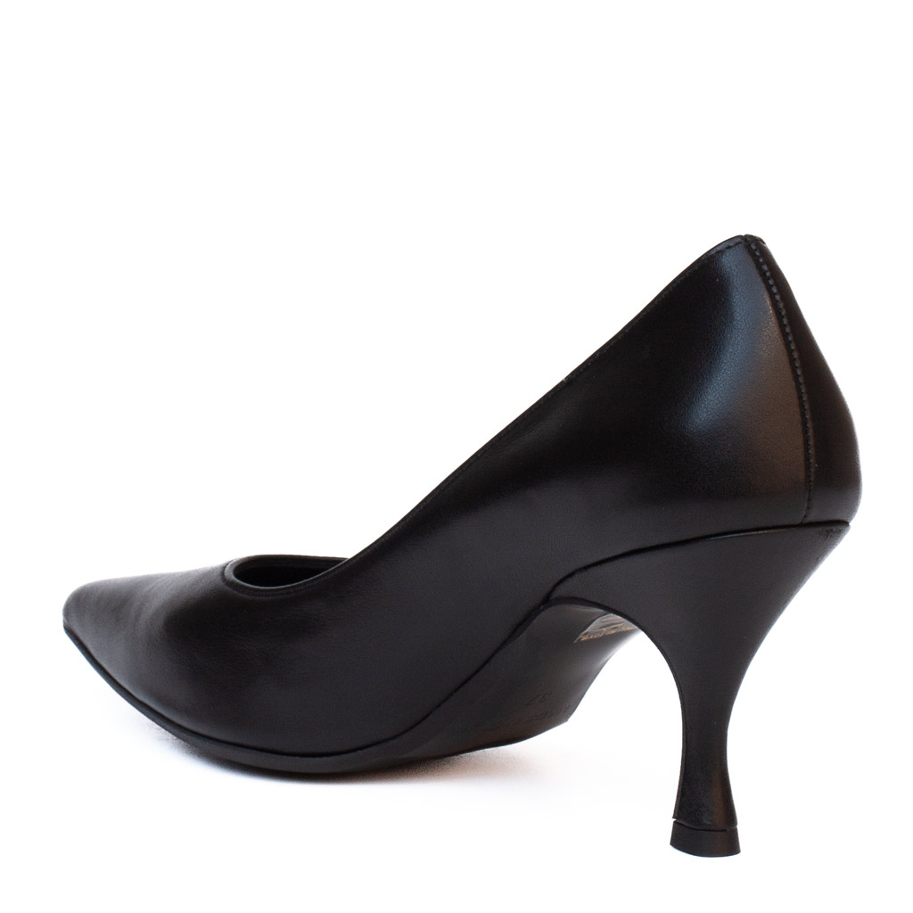 Decollete nappa nera punta elegante