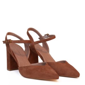 scarpa-camoscio-cuoio-tacco-largo-e-alto-con-cinturino-aperta-dietro