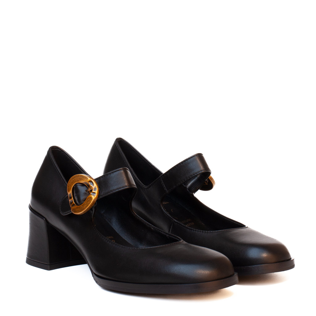 scarpa-pelle-nera-punta-tonda-e-tacco-largo-con-fibbia-bronzo