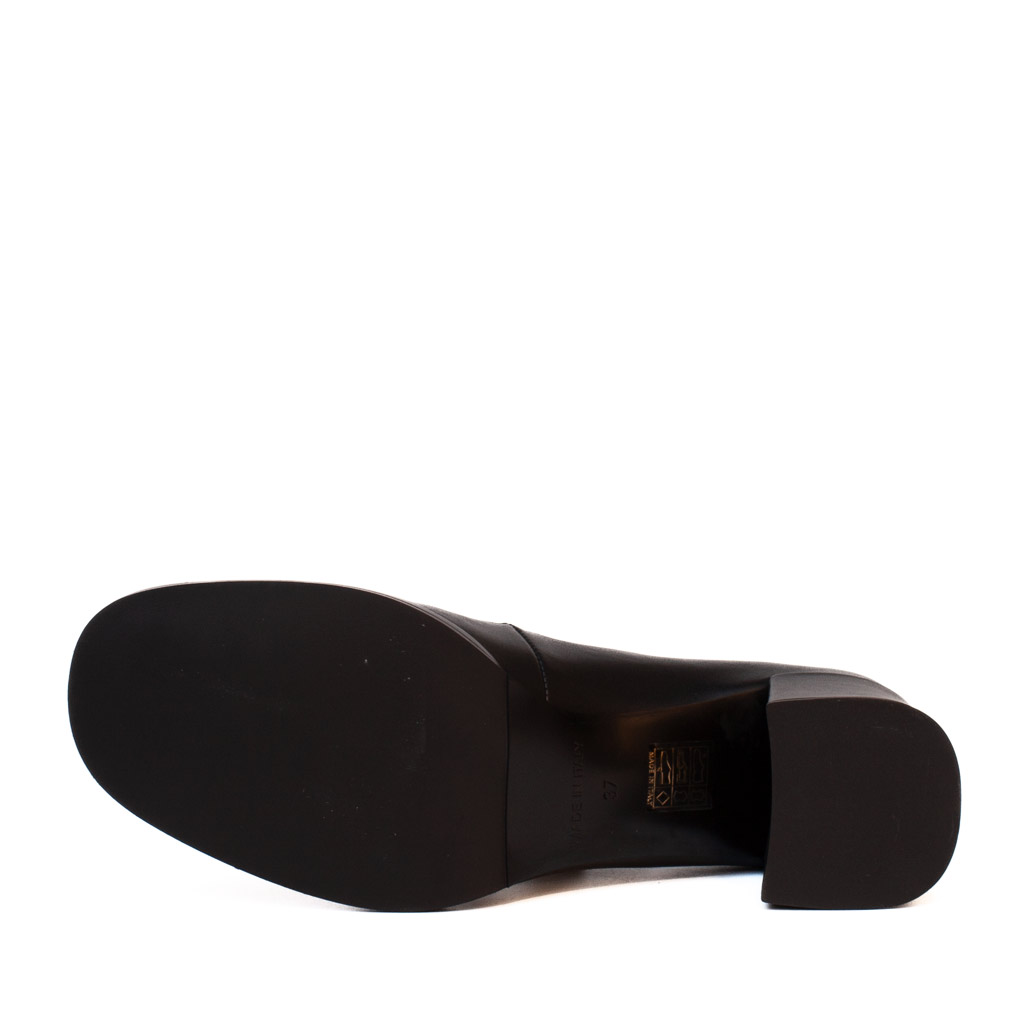 Scarpa pelle nera tacco e fibbia bronzo