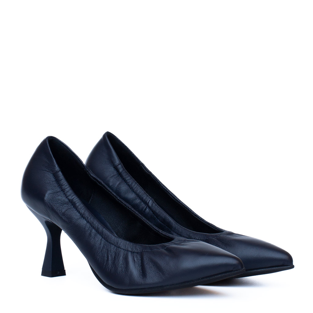 Decollete in pelle blu con bordo elasticizzato