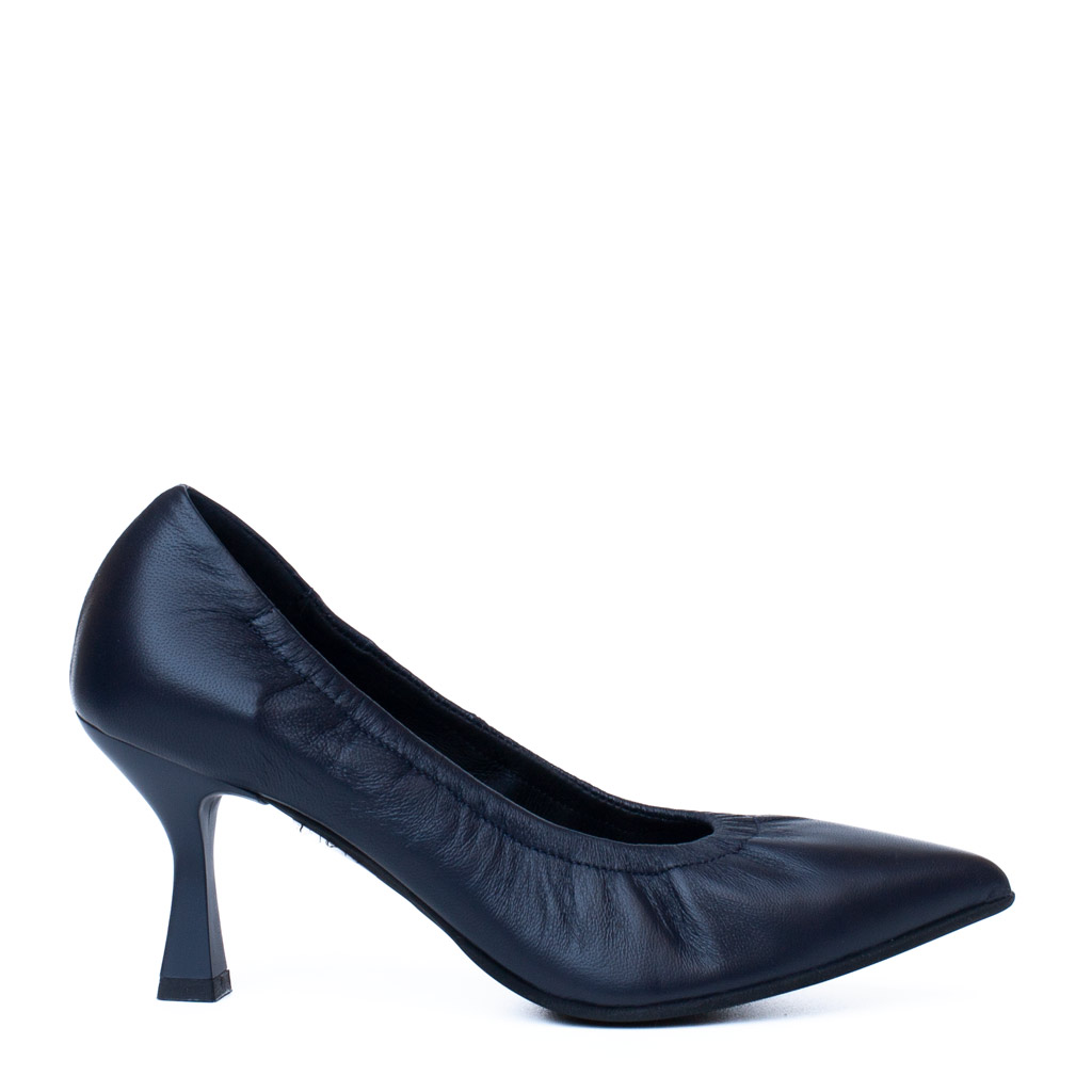 Decollete in pelle blu con bordo elasticizzato