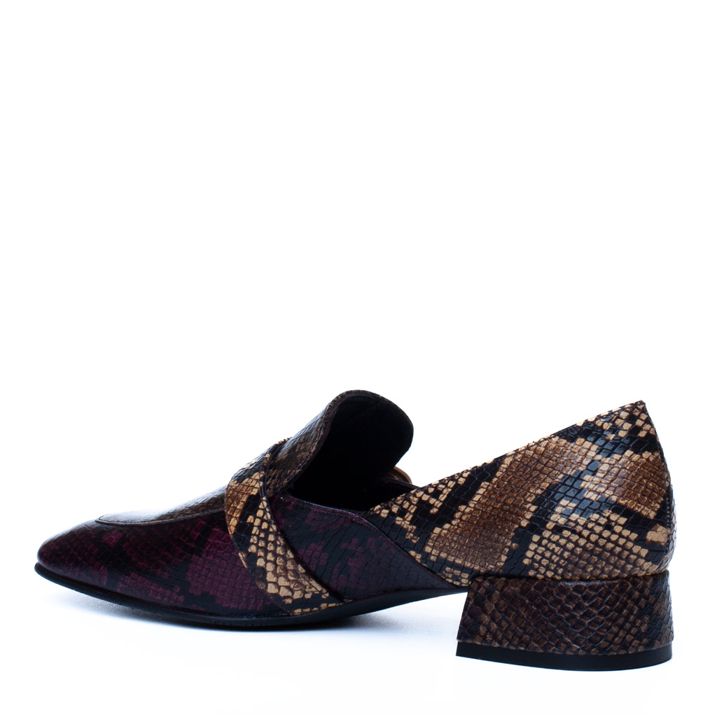 Mocassino pitonato con fibbia multicolor elegante da donna
