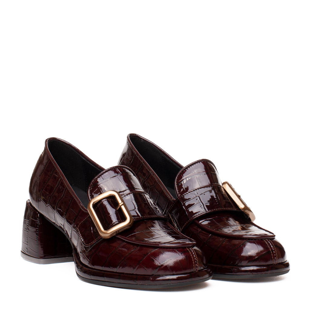 Mocassino con tacco vernice stampa coccodrillo bordeaux modello Emilia Pons Quintana
