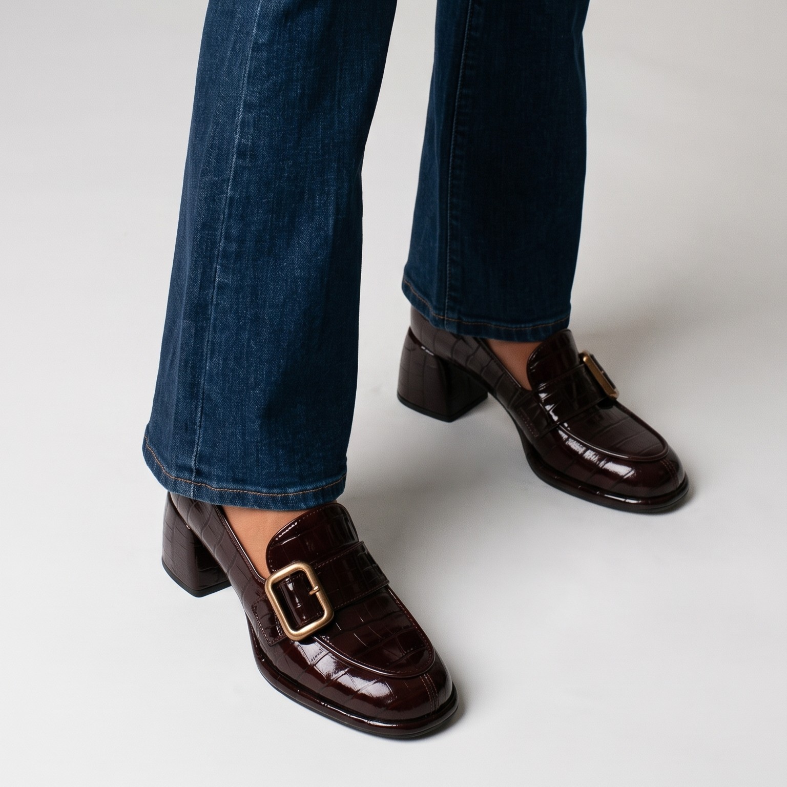 Mocassino con tacco vernice stampa coccodrillo bordeaux modello Emilia Pons Quintana