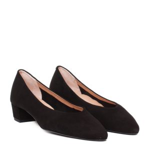 Scarpa bassa camoscio nero Unisa modello Juncal con tacco squadrato e scollatura a uovo